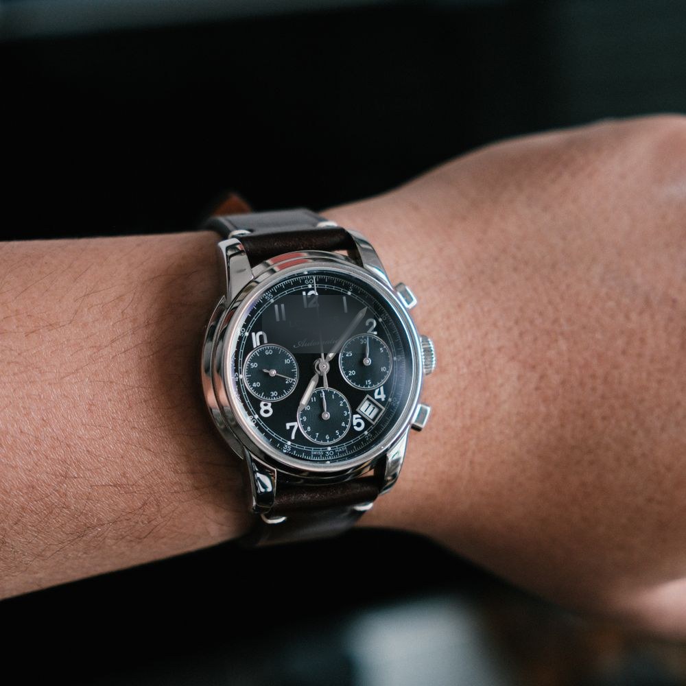 Vossler Carbon Noir Chronograph view 3