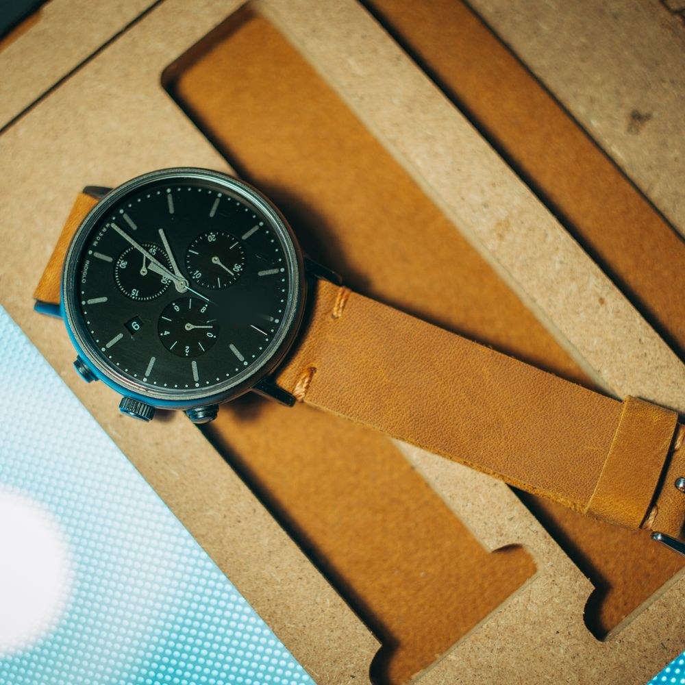 Vossler Noir Minimal Chrono